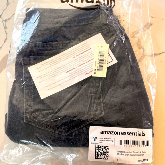💎Cutest denim shorts ever, I swear! Have size 2 and they fit tight ,flattering! - Picture 5 of 6